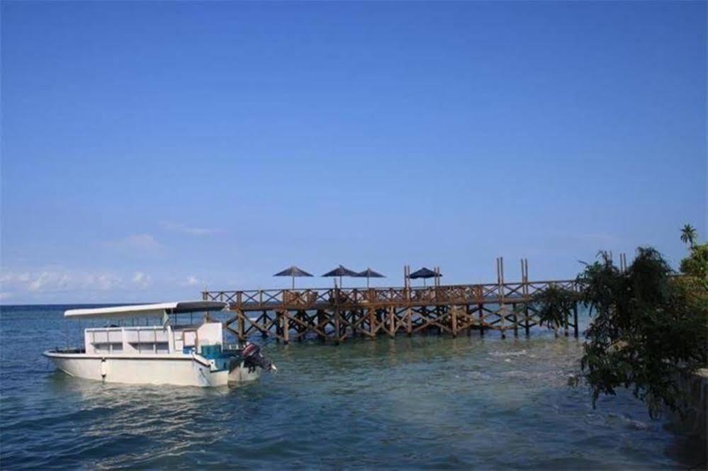 Wanci Wakatobi Patuno Diving And Beach Resort By Sahid מראה חיצוני תמונה
